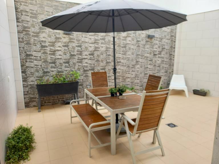 Vacation home with BBQ & patio | Perfect for remote work — photo 2