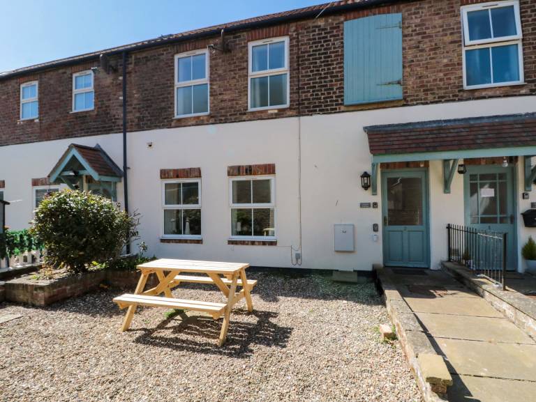 Cottage with yard | Beach view | Pets allowed in Bridlington