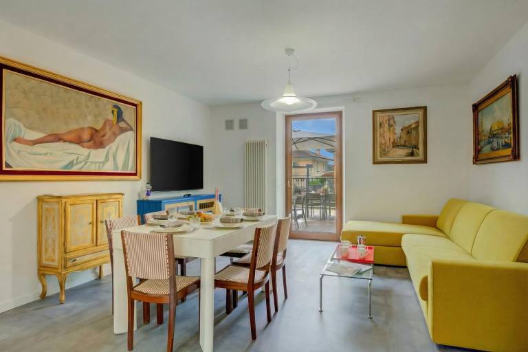 Family-oriented charming rental apartment with patio | Mountain view | Pet-friendly — photo 3
