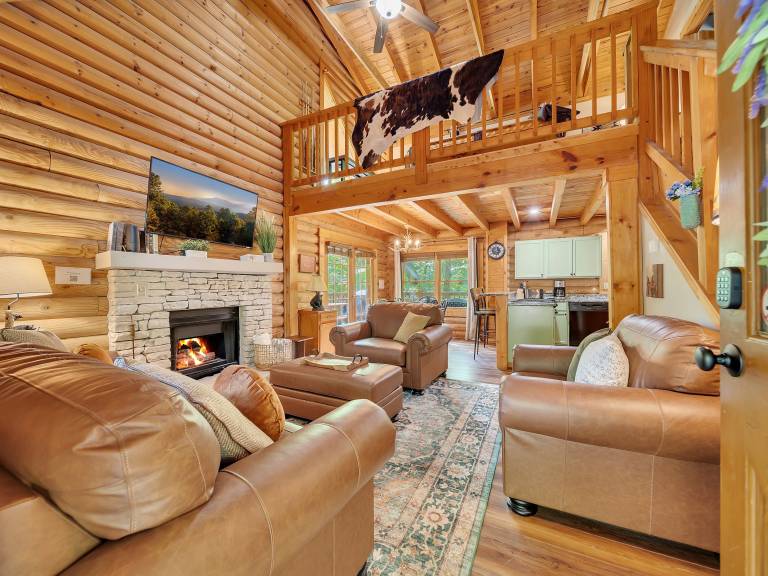 Cabin with jacuzzi, grill & pool | Mountain view — photo 5