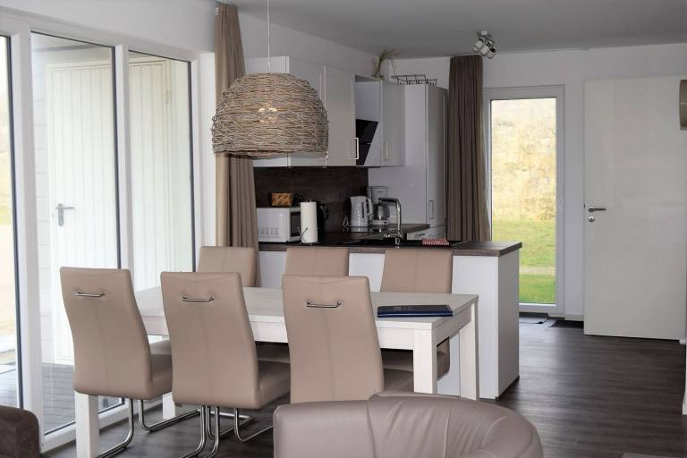 Modernes Ferienhaus, Kamin, Sauna, Süd-Terrasse, Loggia mit Meerblick, Haustiere — photo 5