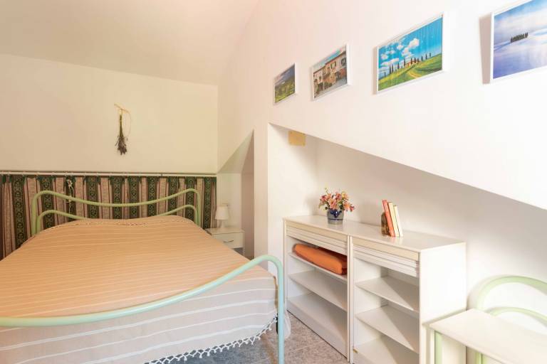 Rental apartment with fast internet, yard & pool | City view — photo 2