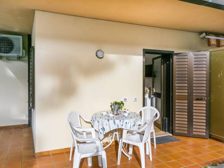 Holiday apartment with terrace — photo 2