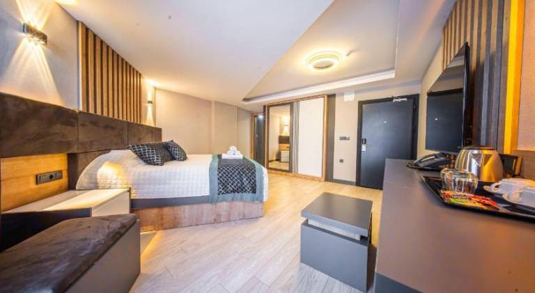 Serviced apartment with yard & terrace — photo 4