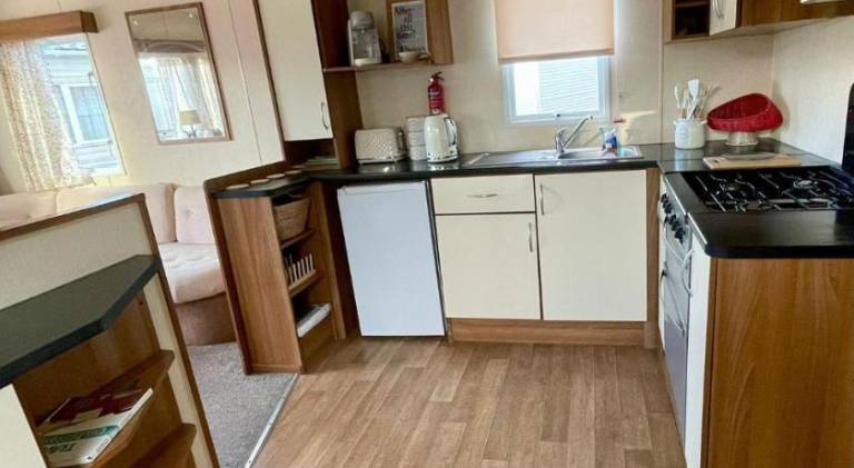 Cosy 8 Berth Caravan At Seawick Holiday Park In Essex, Ref 27833Sw — photo 5