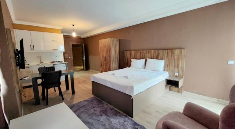 Serviced apartment with terrace & garden — photo 2