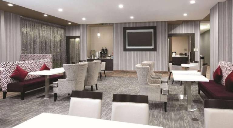 La Quinta Inn & Suites by Wyndham Amarillo Airport — photo 3