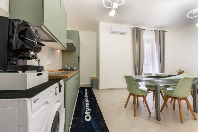 Olympo House Apartment with Balcony, Sea View, Wi-Fi, and Air Conditioning — photo 5