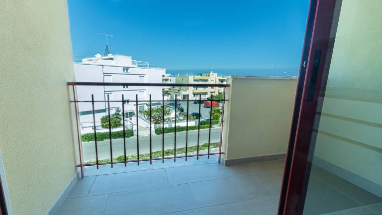 Apartment with terrace — photo 2