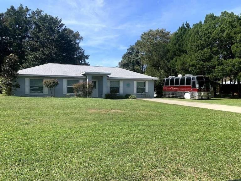 House  Pine Ridge