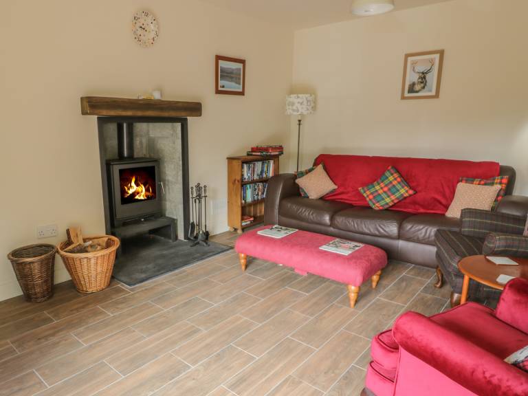 Cottage with garden — photo 4
