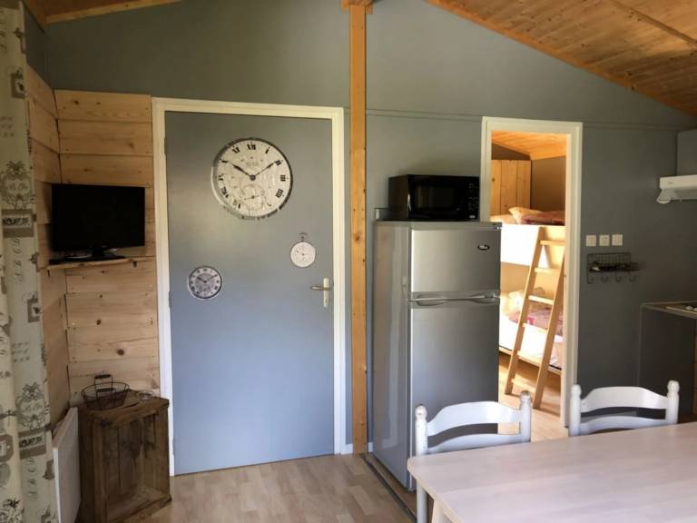 Pleasant chalet with patio, yard & pool | Pet-friendly — photo 4