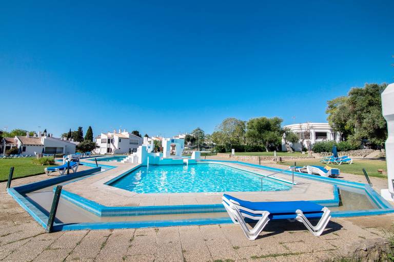 Vacation home with BBQ, pool & yard in Tavira