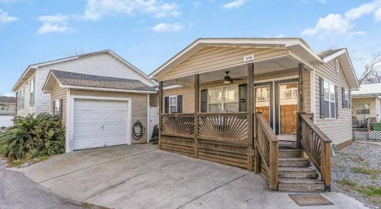 Vacation home with 2 rooms for 7 persons in Garden City, SC