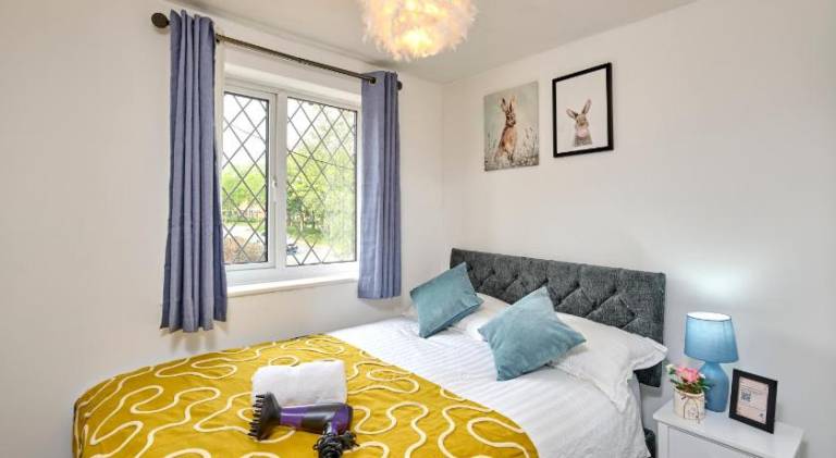 Pleasant house | Dogs allowed in Milton Keynes