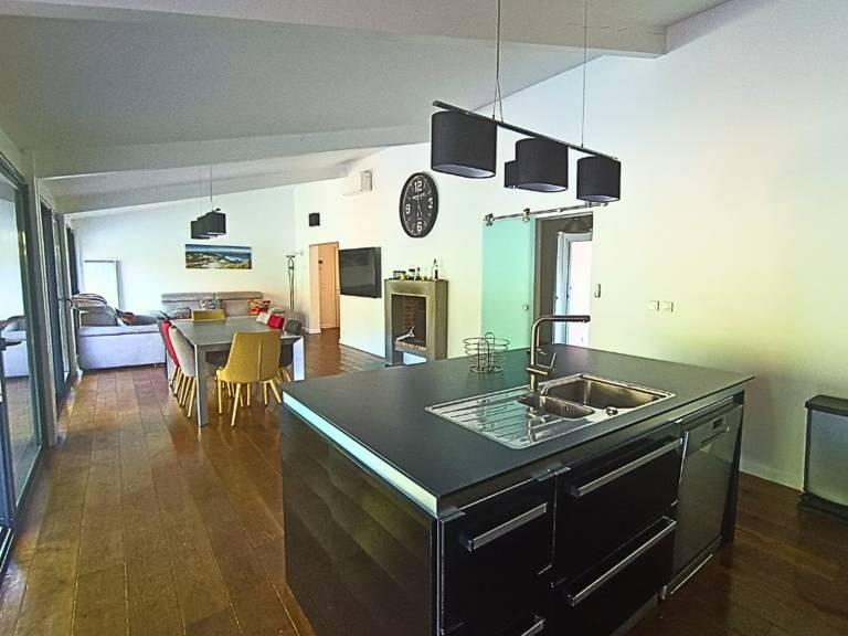 Contemporary villa with heated private pool 1.5 km from the beach for 8 people — photo 4