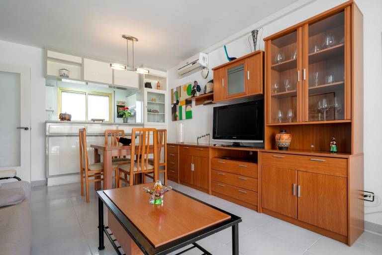Fully equipped rental apartment with fast internet, pool & garden | Garden view | Next to the beach | Pets are welcome — photo 4