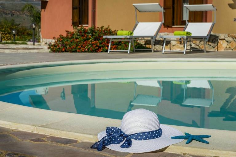 Family-friendly wonderful villa with patio, private pool & BBQ | Pets allowed — photo 4