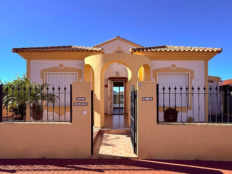 House with grill, garden & terrace | Garden view — photo 2