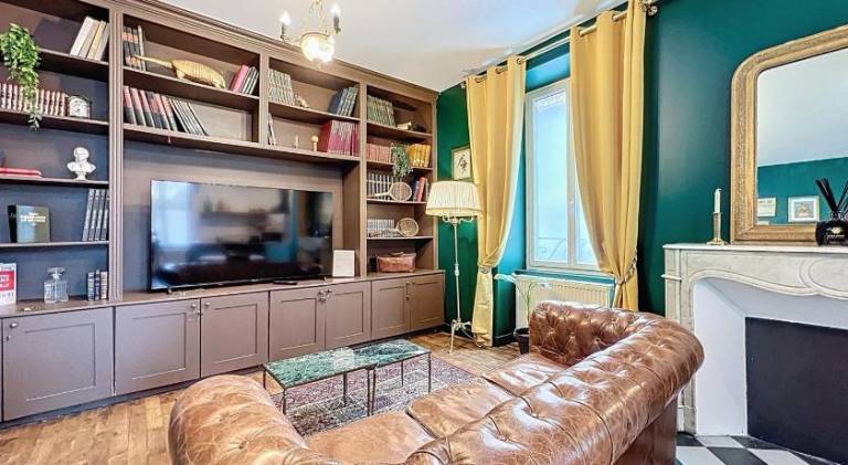 Rental apartment with hot tub & pool in Gaillard