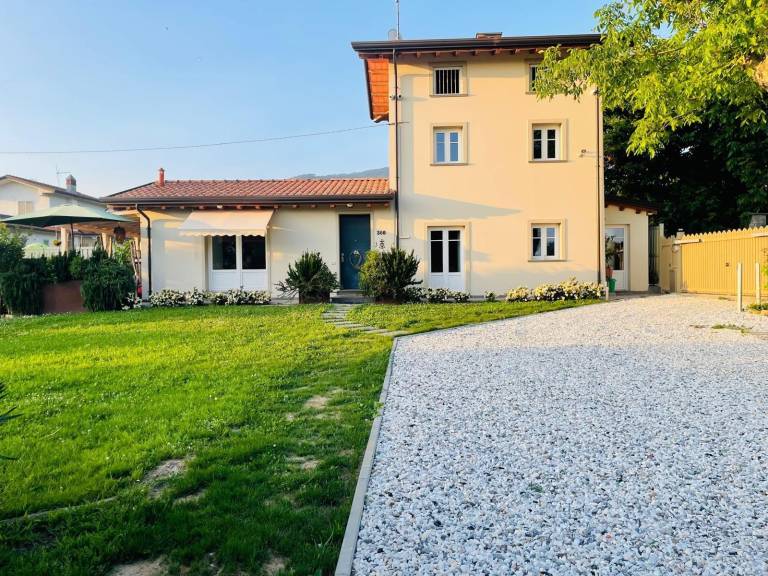 Ferienhaus in Massa, Marina dei Ronchi für max. 6 Personen