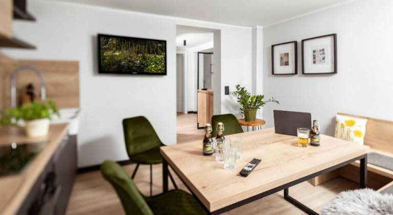 Serviced apartment with patio & yard — photo 3