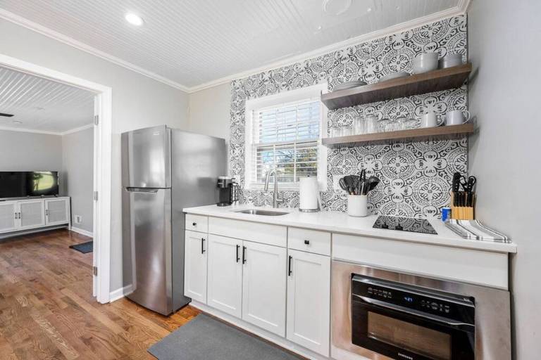 Private 1BR Cottage In Downtown Historic Norcross — photo 2