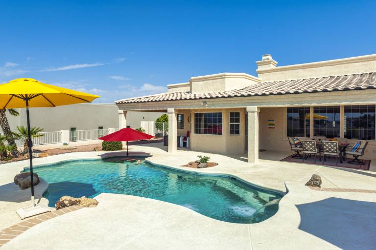 Tropic Paradise 3 bed 3 bath Pool Home — photo 5