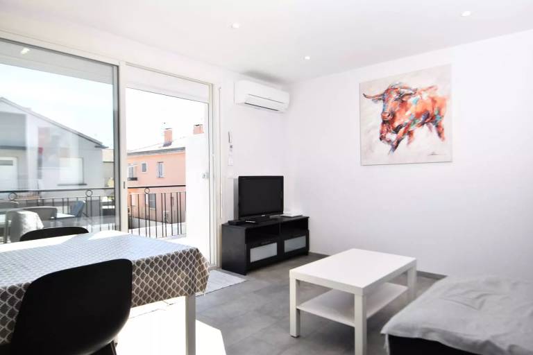 Rental apartment with patio — photo 3