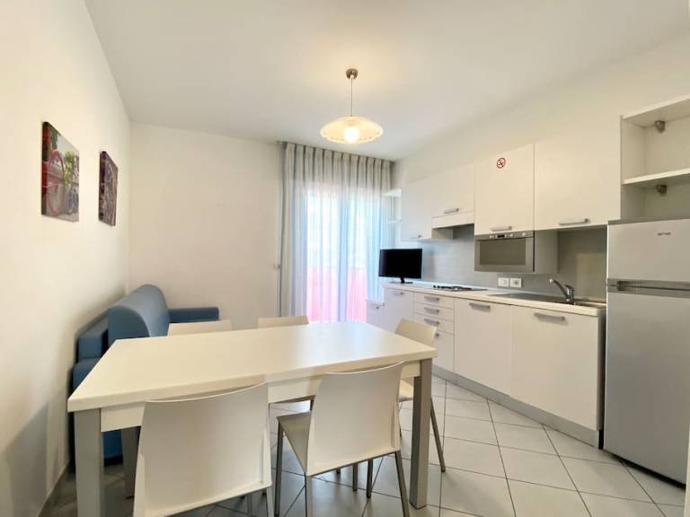 Apartment with patio | Pet-friendly — photo 2