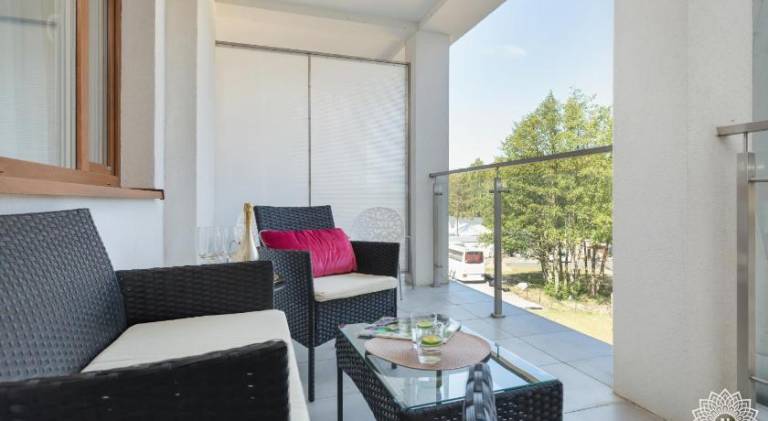 Holiday apartment with hot tub, garden & pool — photo 2