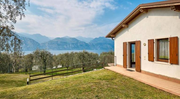 Holiday apartment with 2 rooms for 4 persons in Malcesine