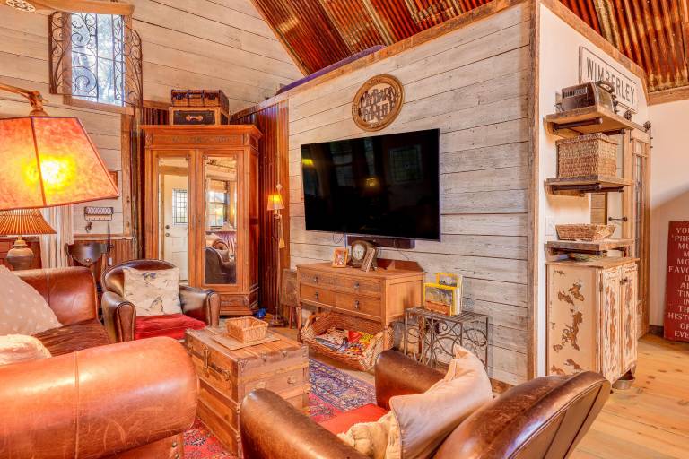 Pet-Friendly Wimberley Cabin w/ Fire Pit & Hot Tub — photo 2