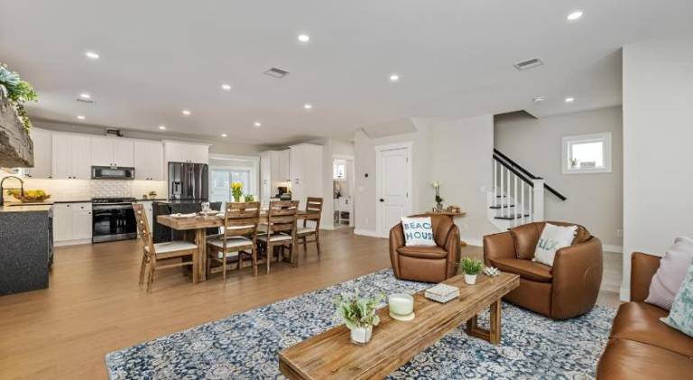 Renovated & Sophisticated Home Near Beach & Shops! — photo 4