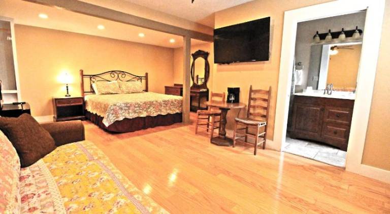 Peach Tree Inn & Suites — photo 2