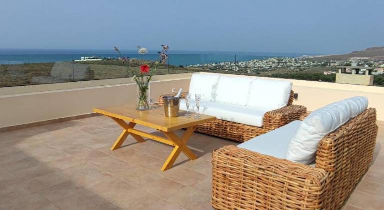 Villa with yard, patio & grill — photo 5