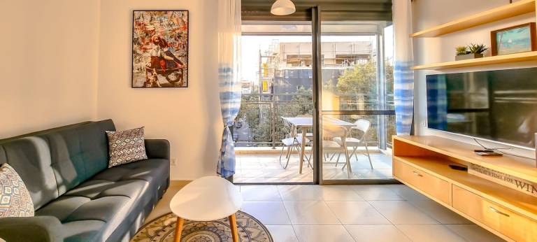 Rental apartment with terrace | Close to Dizengoff Street in Tel Aviv