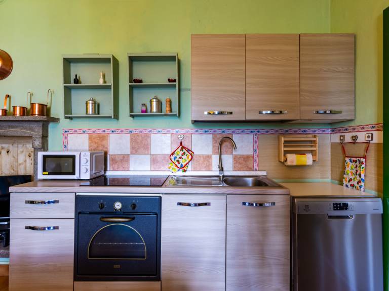 Fully equipped beautiful holiday apartment with patio & garden | Beach nearby | Pets allowed — photo 4