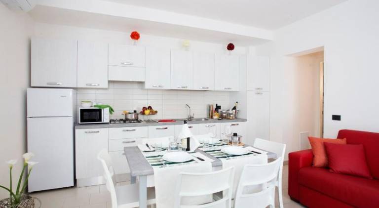 Serviced apartment with yard — photo 3