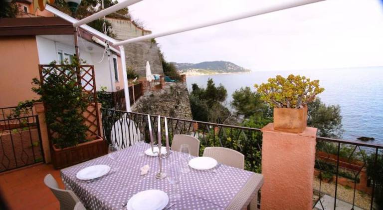 Holiday apartment with terrace & pool — photo 3
