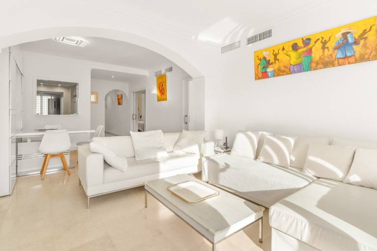 Apartment 'Jardines Santa Maria Golf Elviria' with Shared Pool, Wi-Fi and Air Conditioning — photo 4