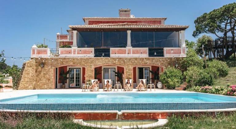 Dreamsea Surf Guest House in Sintra
