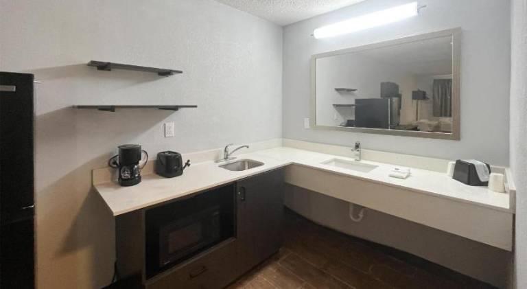 Studio 6 Suites Hurricane, WV — photo 4
