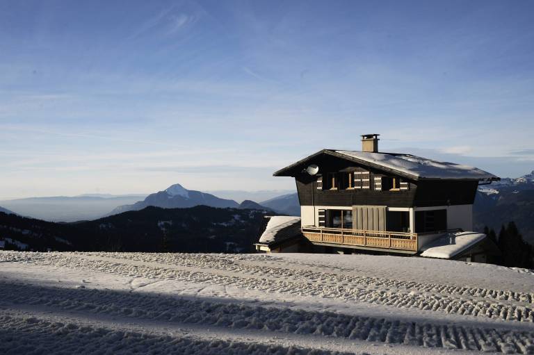 Fully equipped pleasant rental apartment with BBQ, yard & terrace | Garden view | Next to the ski | Dogs allowed — photo 3