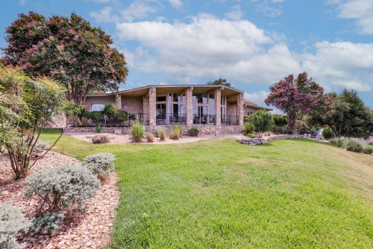 House  Lakeway