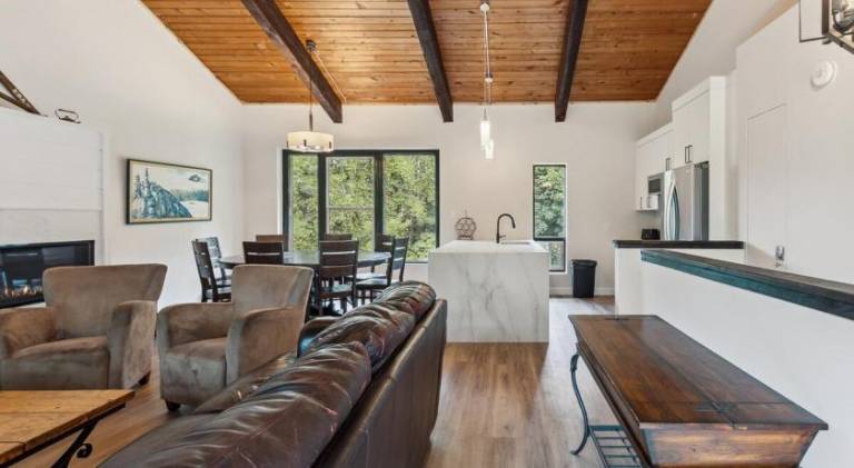 Spacious villa with hot tub, yard & terrace | Pets allowed — photo 2