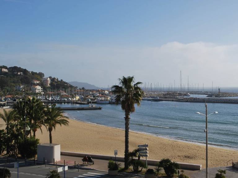 T2 4 pers, beach view, wifi, Le Lavandou — photo 3