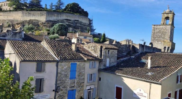 Rental apartment with 2 rooms for 4 persons in Grignan