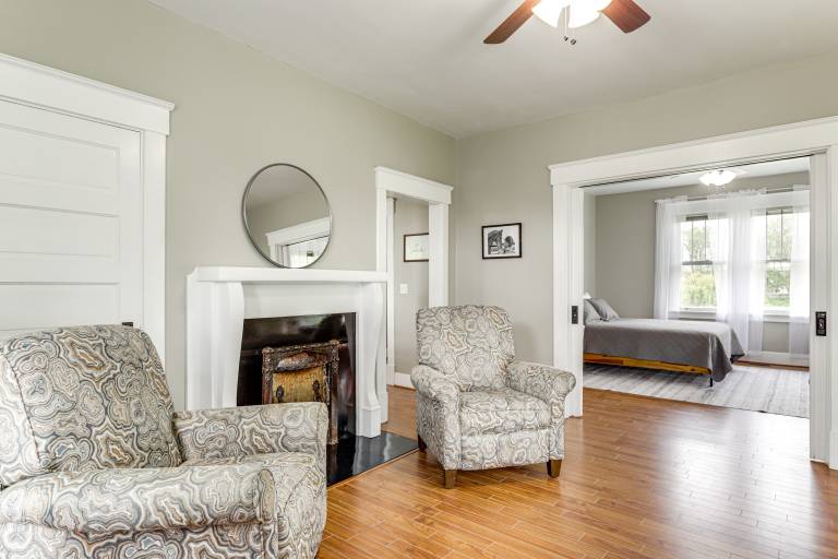Beautiful Restored Historic Home Near Rabbit Hash — photo 5