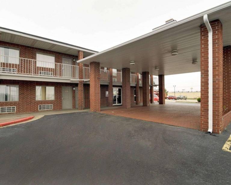Quality Inn Russellville I-40 in Russell, AR